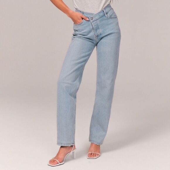 Abercrombie & Fitch Curve Love Crossover Dad High Rise Straight Leg Jeans - Picture 2 of 10